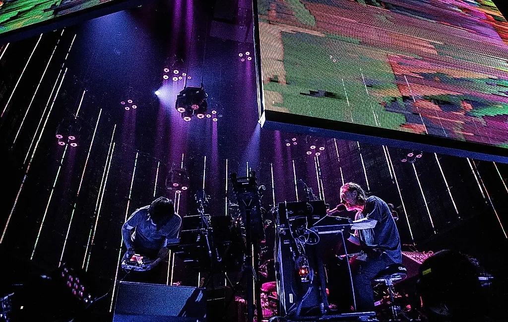 Тусовка без Radiohead: вместо концерта фанаты устроили караоке на тысячу человек