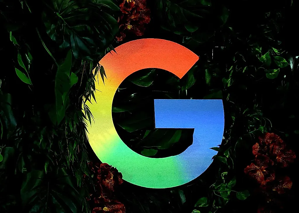 Google тестирует ИИ-заголовки в Discover, и они вызывают вопросы