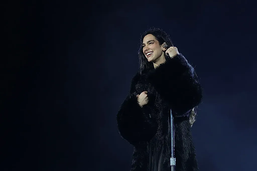 Dua Lipa устроила мексиканский карнавал с Манá