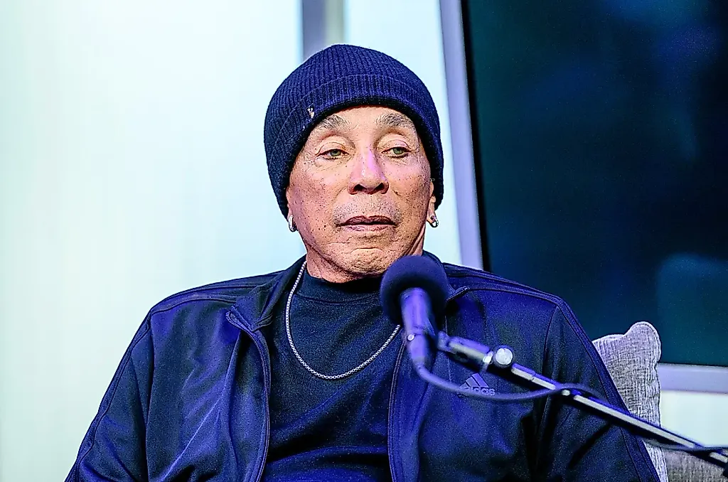 Скандал вокруг Smokey Robinson: обвинения в краже и изнасиловании