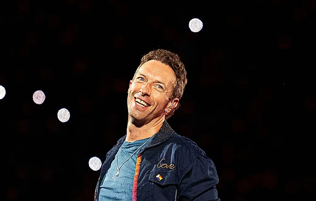 Крис Мартин и танец внезапности: как Coldplay веселит свадьбы простых смертных
