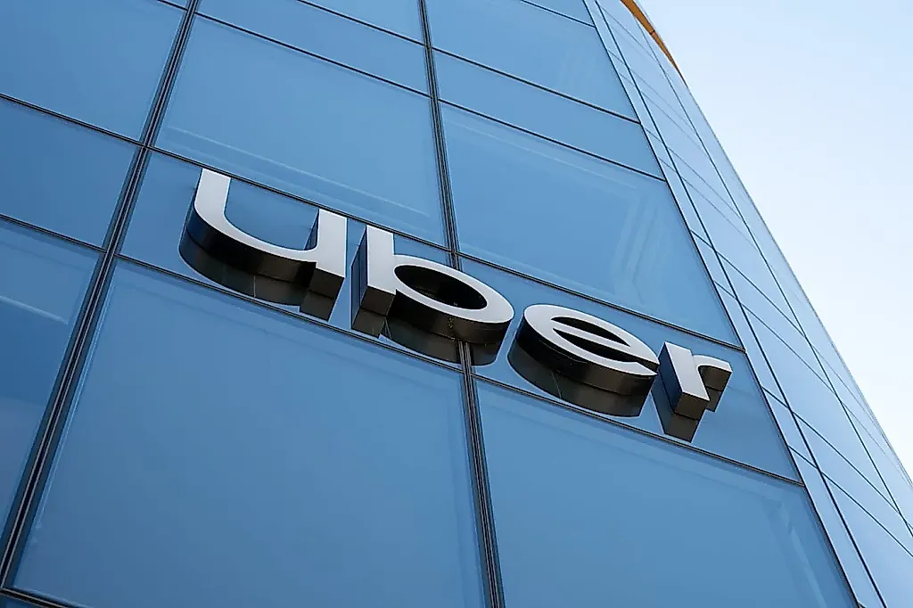 Uber пустил за руль бывших преступников: расследование NYT