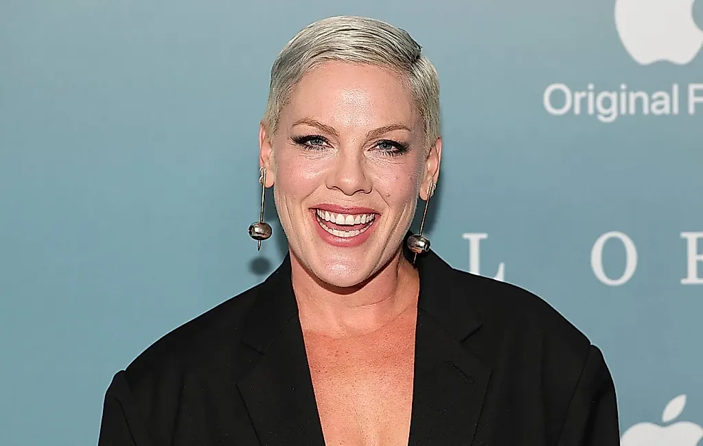 Pink перенесла операцию на шее: рок-н-ролл — опасный спорт