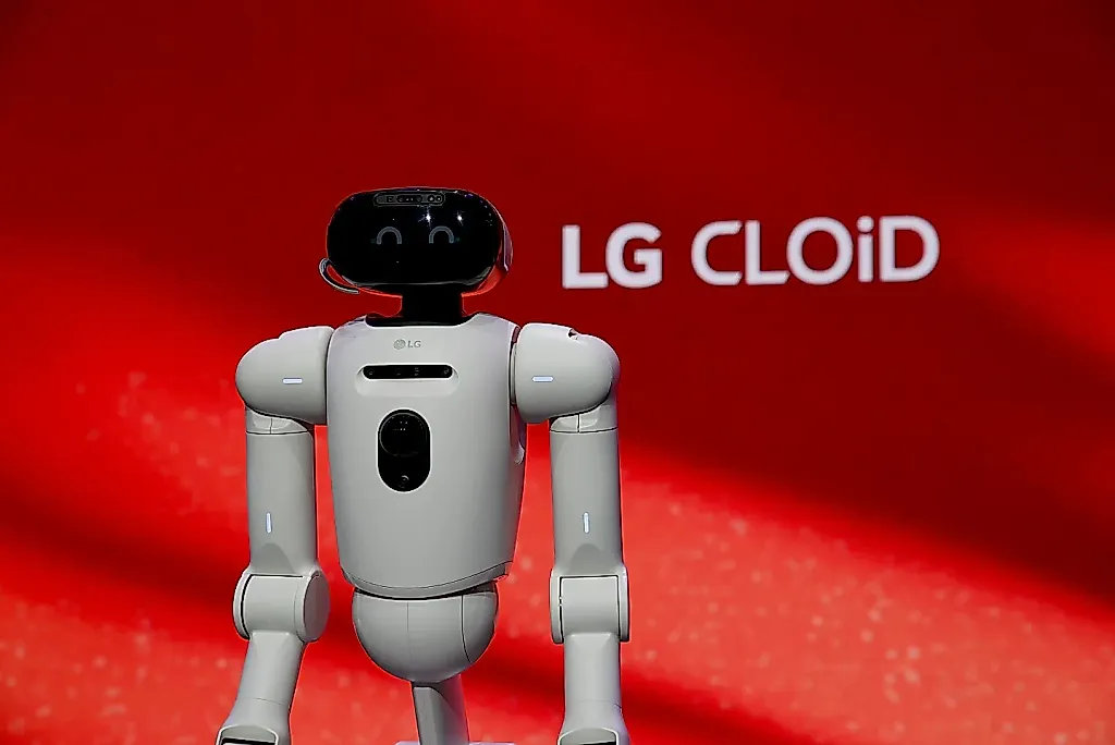 Робот LG CLOiD на CES 2026: медленно, но с заботой о стирке