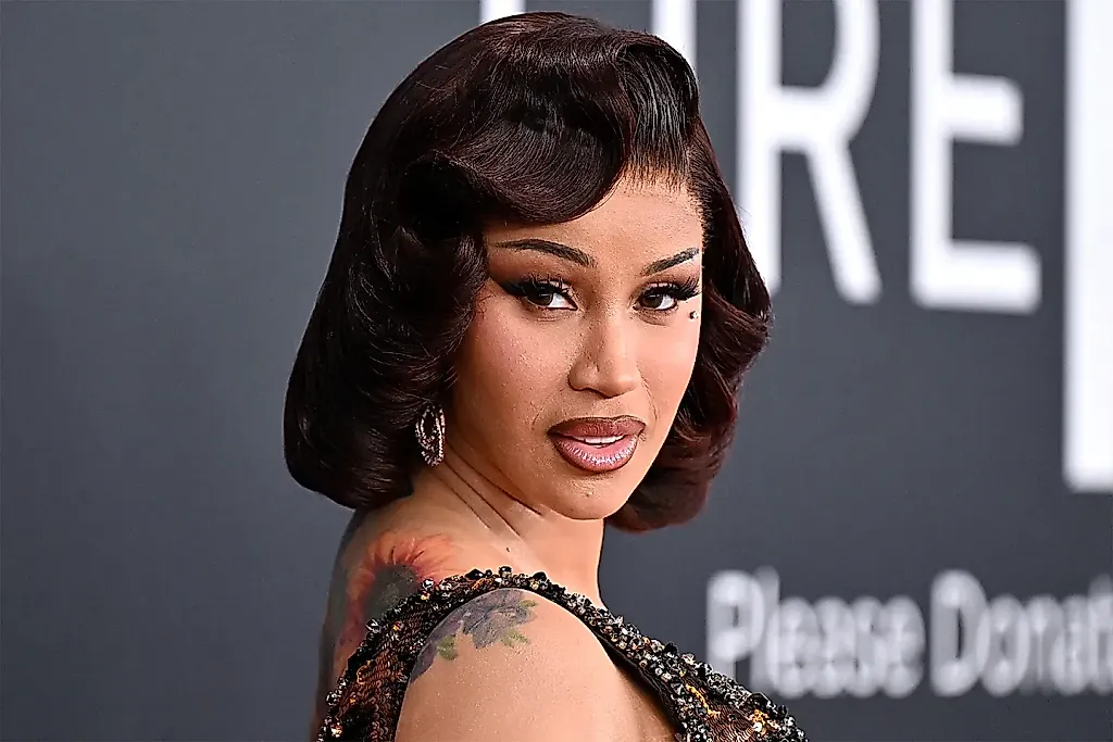 Cardi B: чемодан денег и новые пляски на сцене