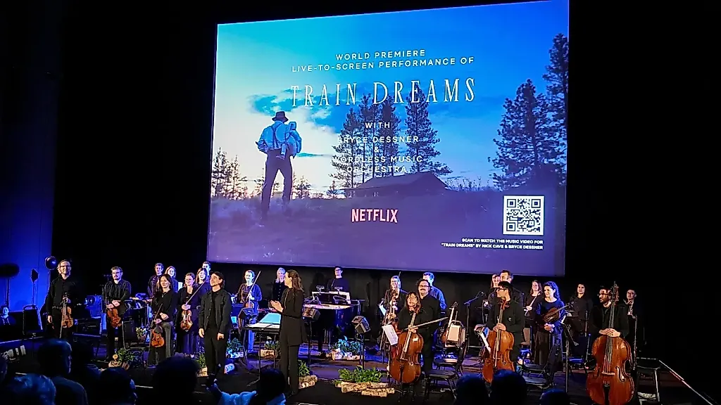 Брайс Десснер превращает «Train Dreams» в симфонию чувств – живая музыка снова в моде