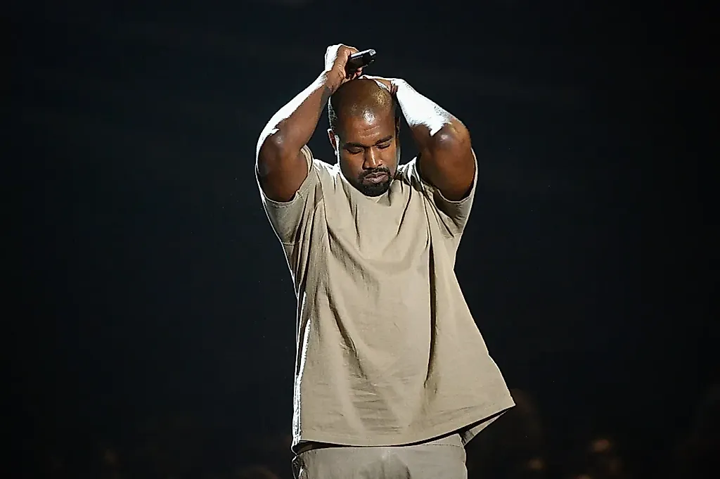 Kanye West vs. строитель Malibu