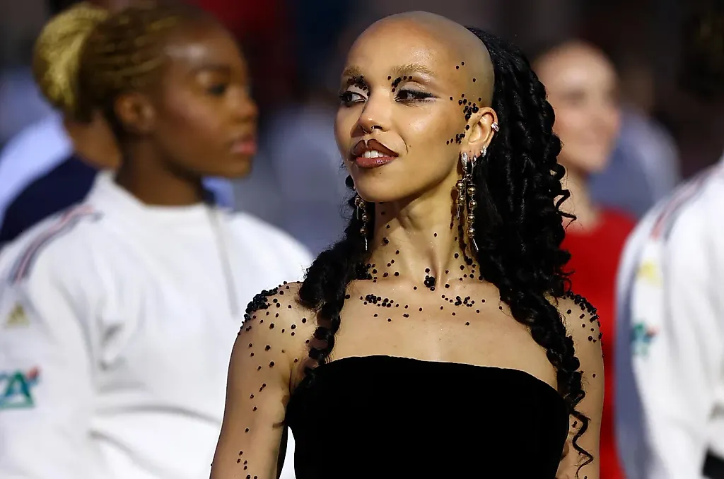 FKA Twigs теряет шансы на Coachella из-за визовых катастроф