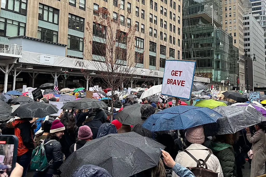 Планета протестов: как Трамп и Маск заставили людей собраться на митинги