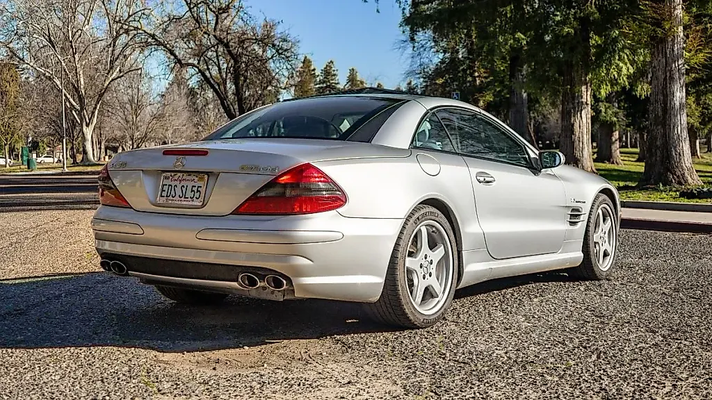 Не стареет, а элегантно устарел: 2005 Mercedes-Benz SL55 AMG