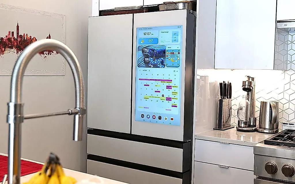 Samsung Bespoke: Холодильник с ИИ и экраном