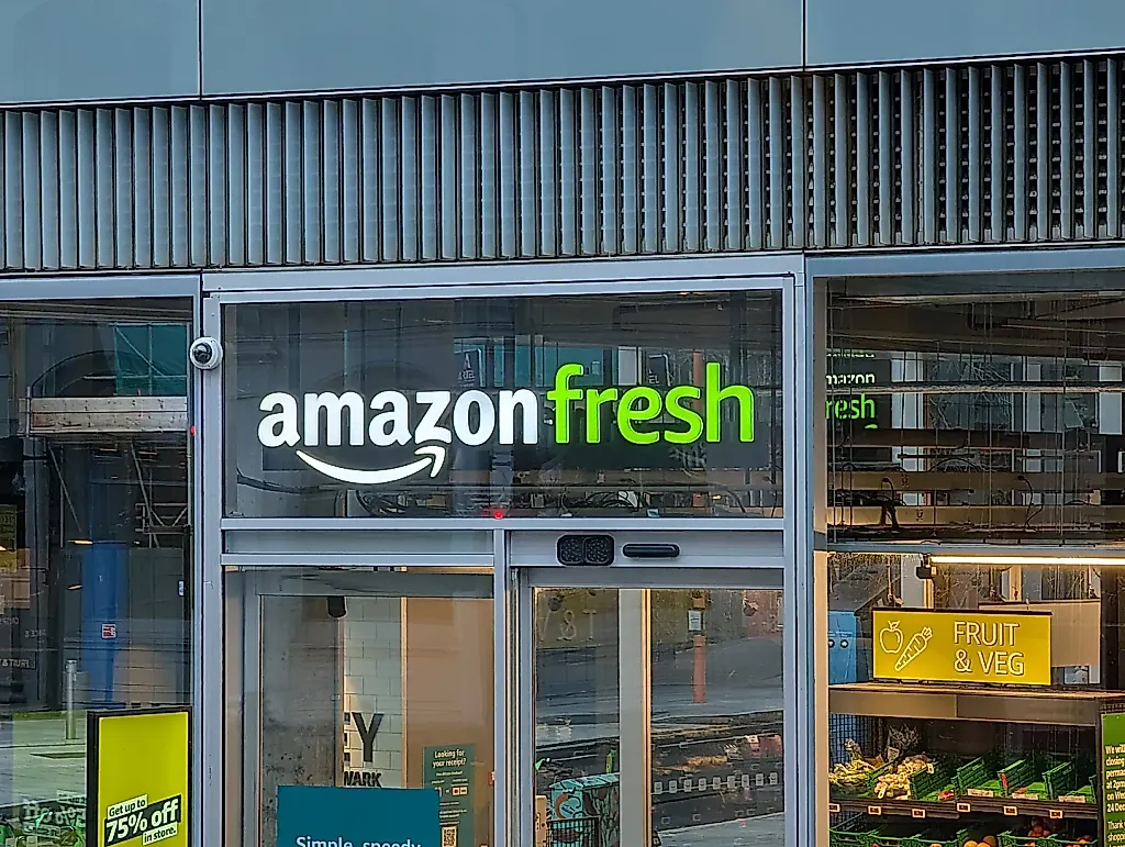 Amazon закрывает Go и Fresh: физические магазины под нож