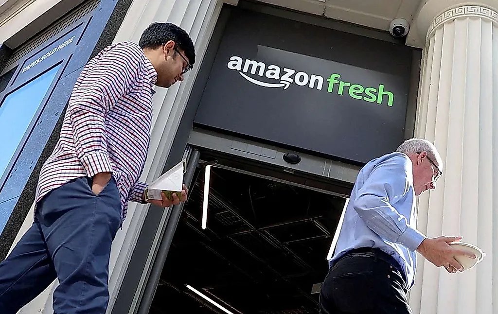 Amazon закрывает магазины Go и Fresh