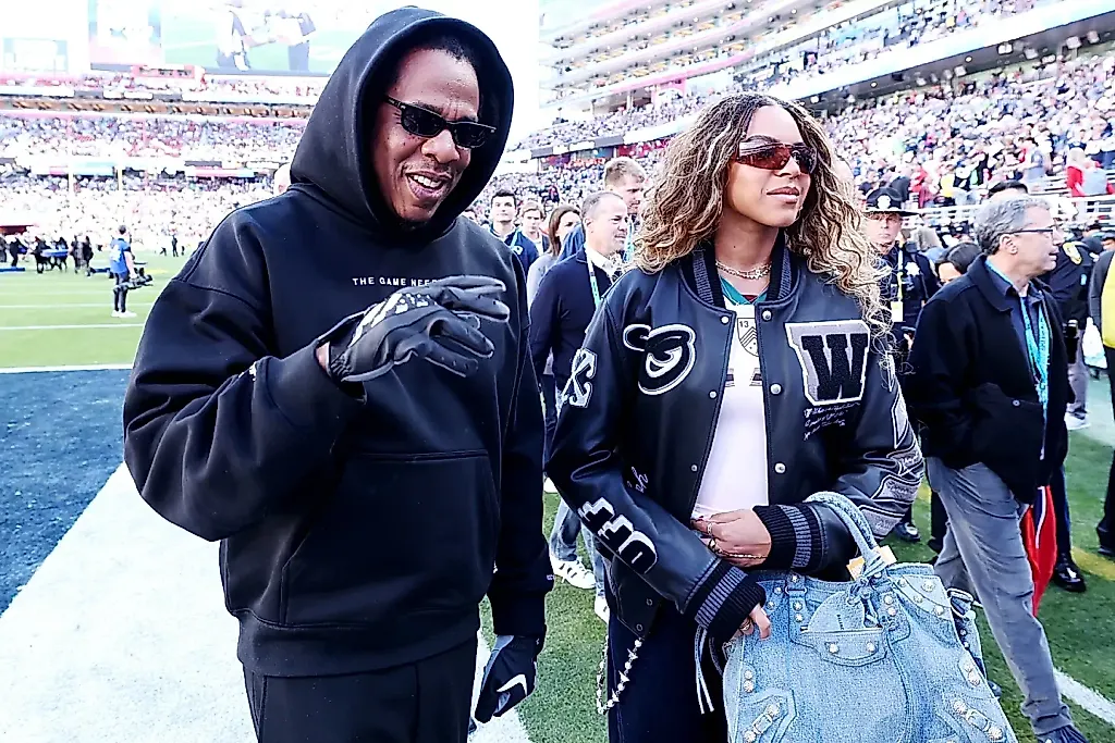 Jay-Z на Супербоуле с дочерьми