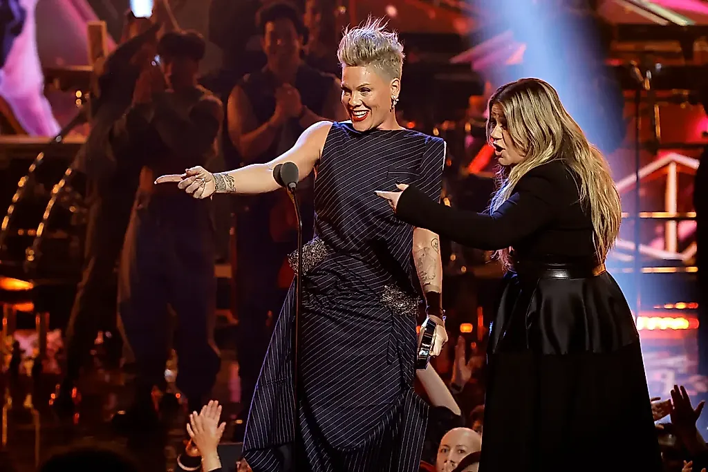 P!nk сменяет Кларксон