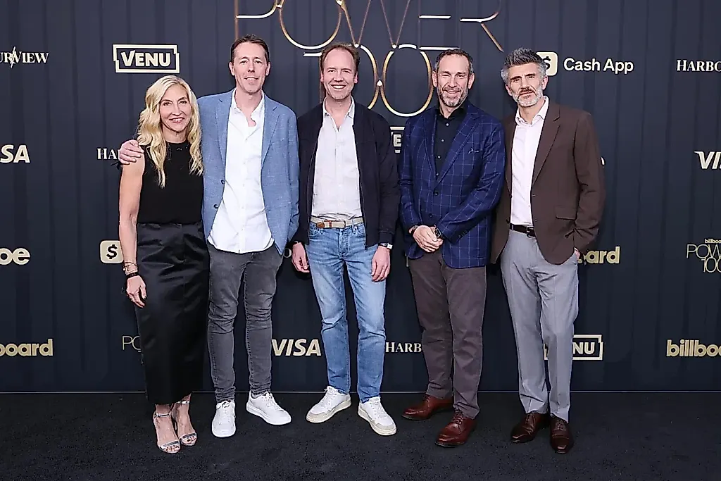 Еврокомиссия готова одобрить сделку UMG и Downtown