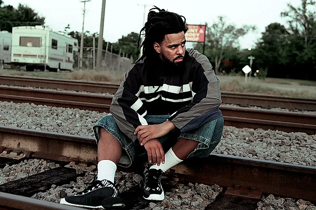 J. Cole и его "падение": как рэпер побил рекорды, но не удивил никого