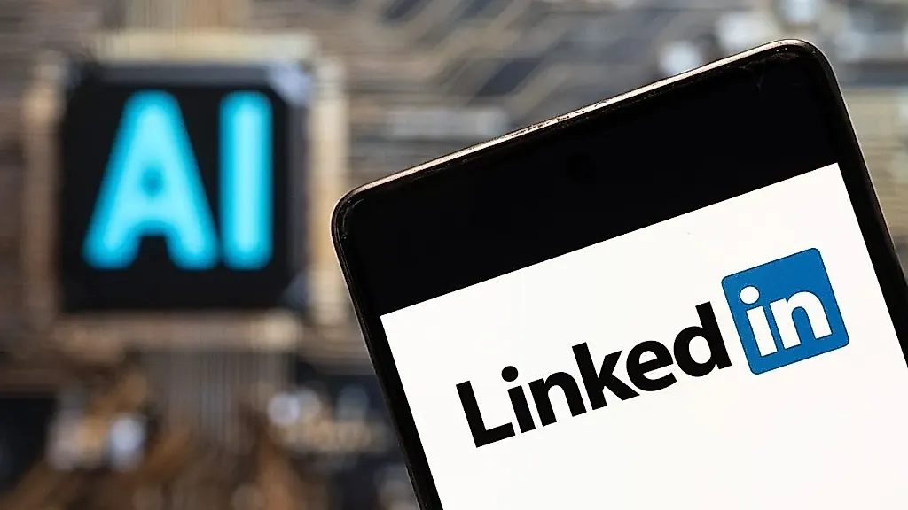 LinkedIn превращается в свалку: как ИИ-боты захватили соцсеть для профессионалов