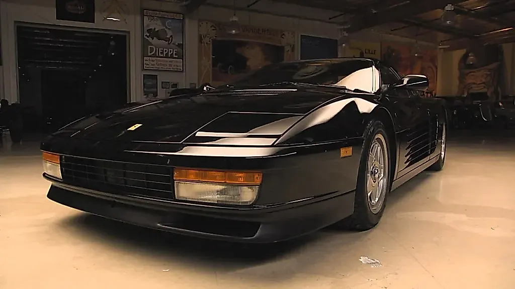Механик и Ferrari Testarossa
