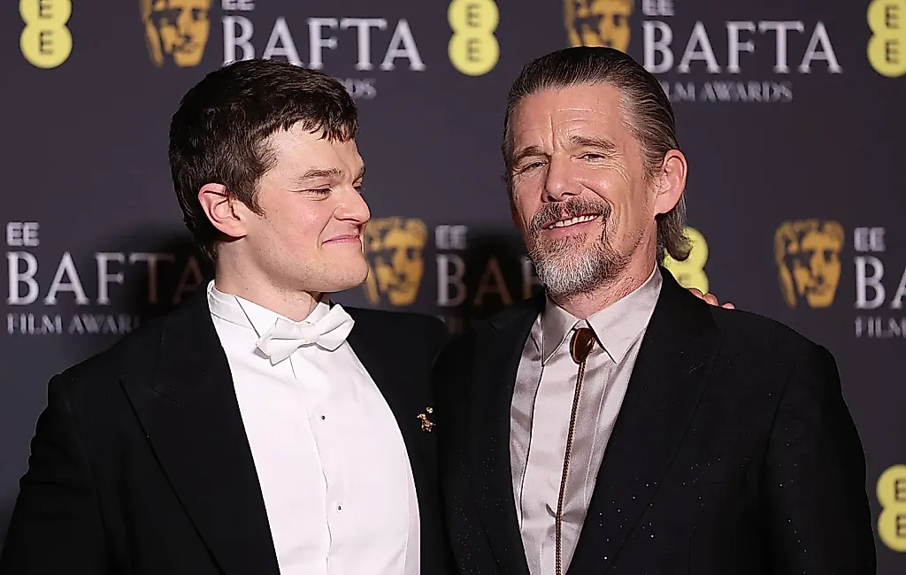 Эмоции на BAFTA: Хоук и Арамайо
