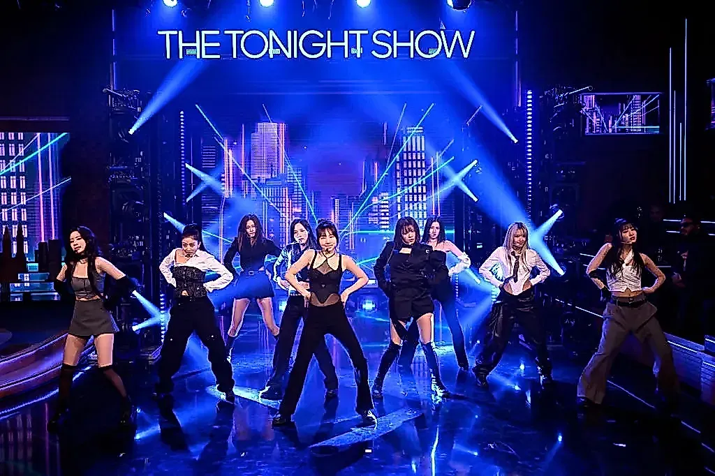 TWICE снова блистают на телевидении