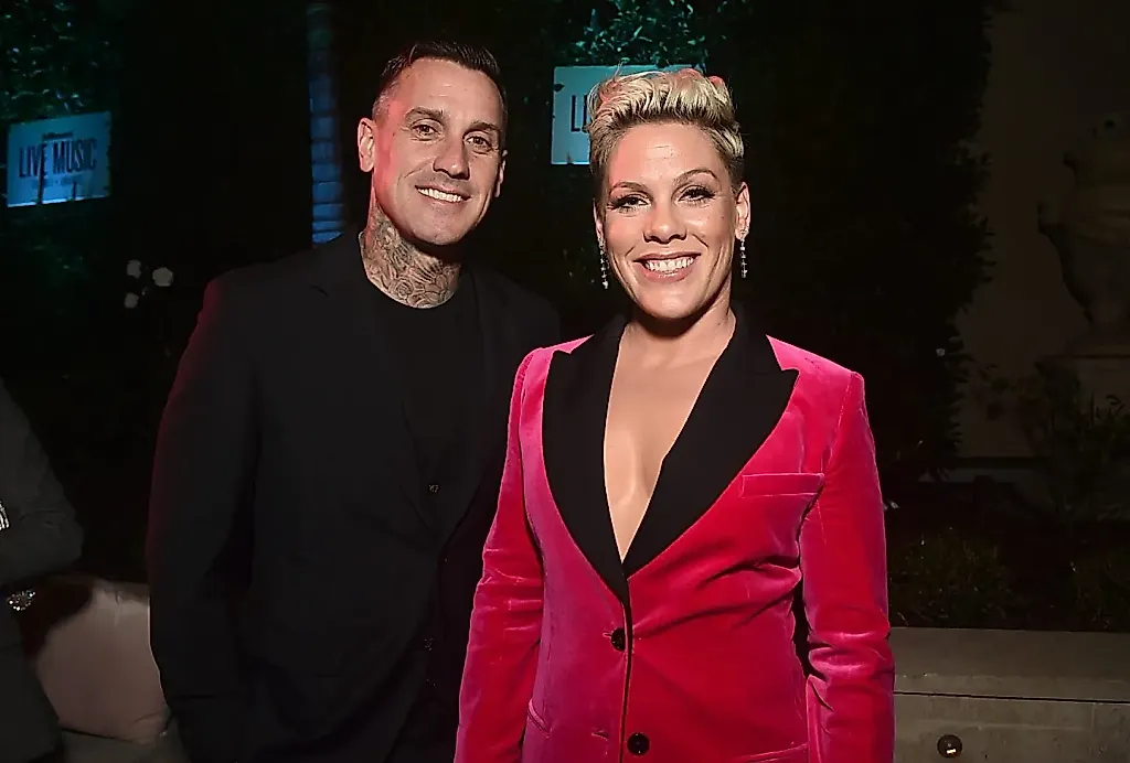Pink высмеяла слухи о разводе