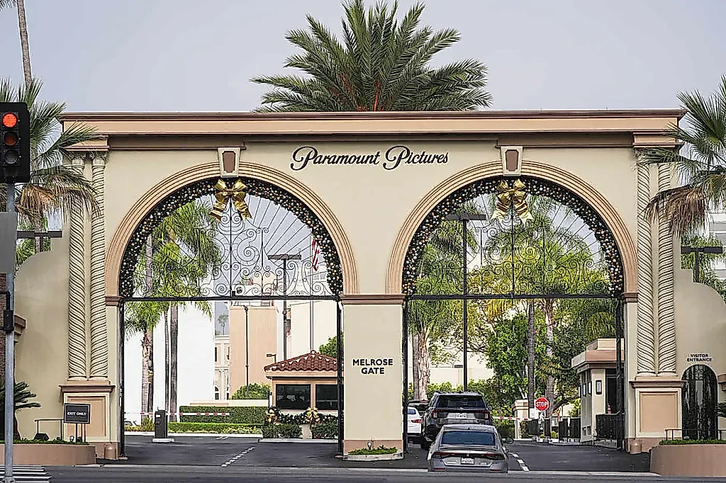 Paramount поглощает Warner