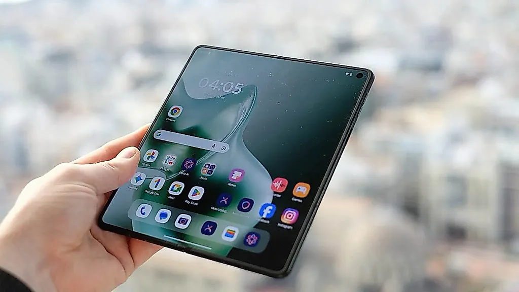 Motorola Razr Fold: яркость напоказ