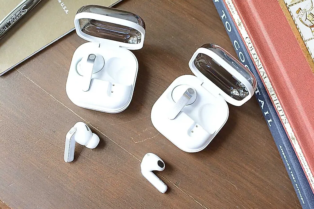 Galaxy Buds 4 и 4 Pro: шаг вперед, два в сторону
