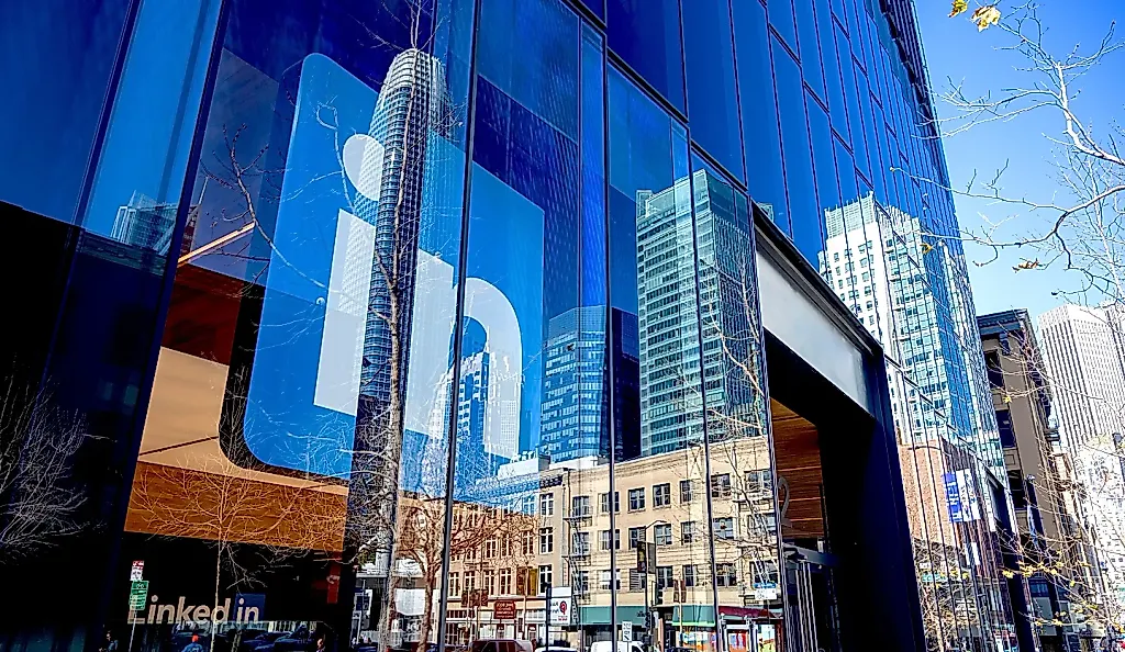 Как ИИ превратил английский в LinkedIn‑говор