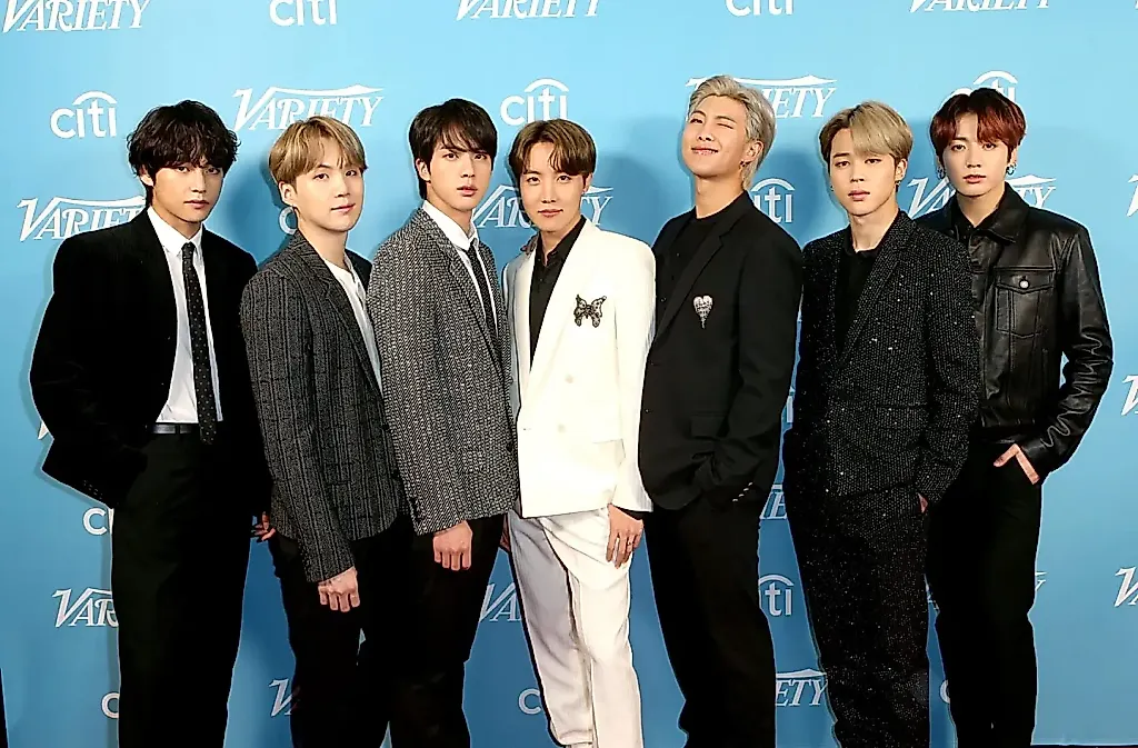 BTS выпускают клип SWIM