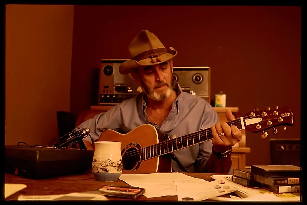 Потерянные записи Don Williams нашли в подвале