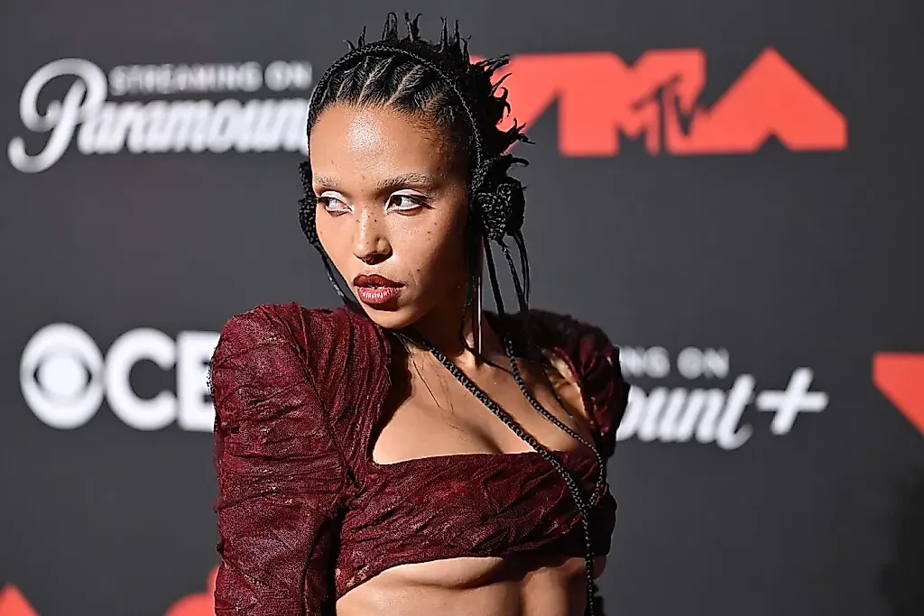 FKA Twigs против Shia LaBeouf: спор о молчании