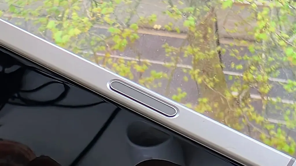 Как я неожиданно открыл для себя функцию управления камерой на iPhone 16 Pro Max