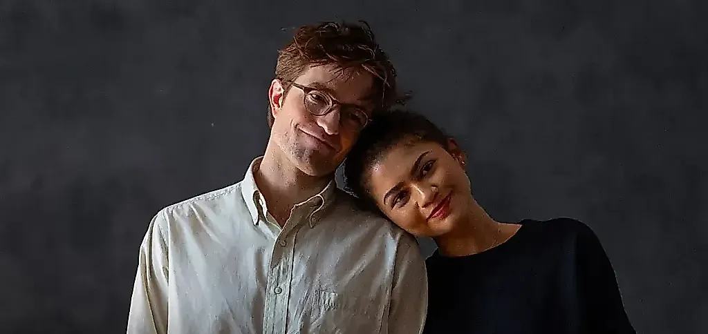 Роберт Паттинсон и Zendaya в самой странной романтической комедии года