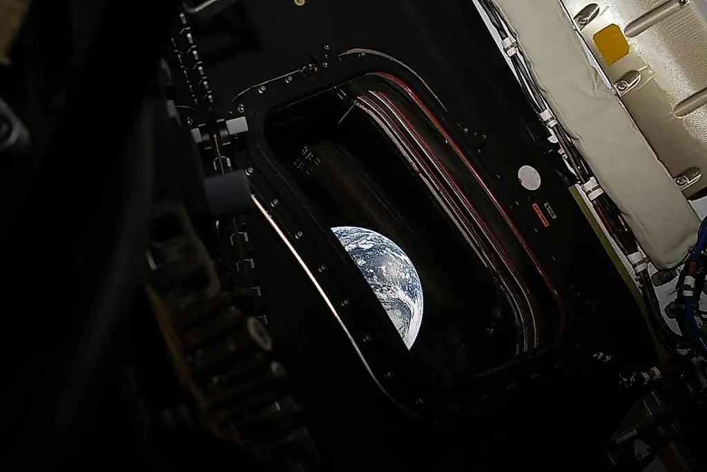 Фото Земли с борта Artemis II