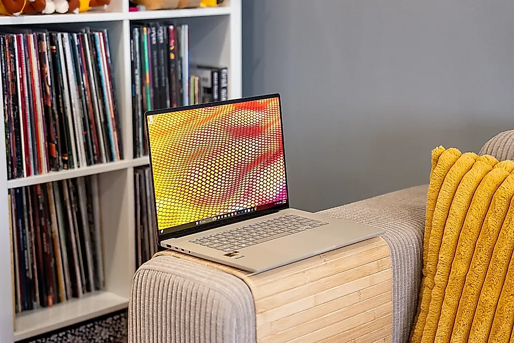 Asus бросает вызов MacBook