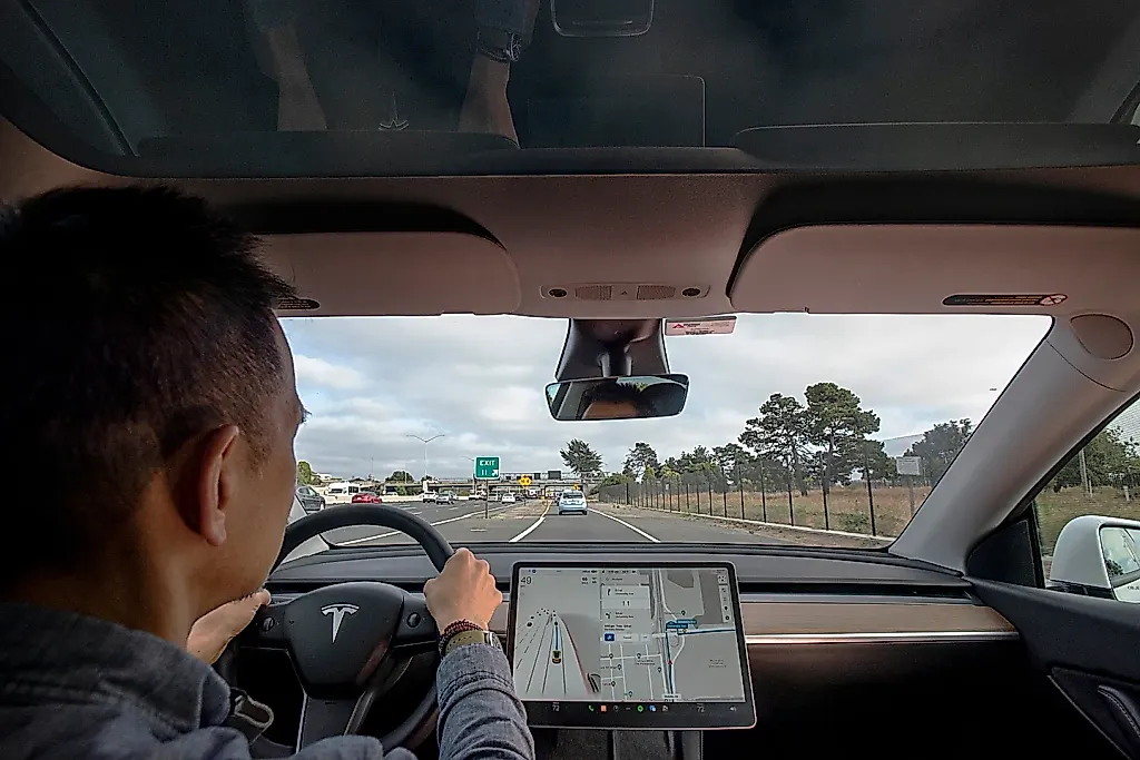 Нидерланды допустили FSD Tesla