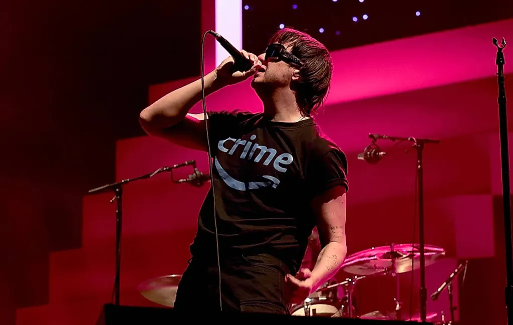 The Strokes вернулись и ужалили Безоса