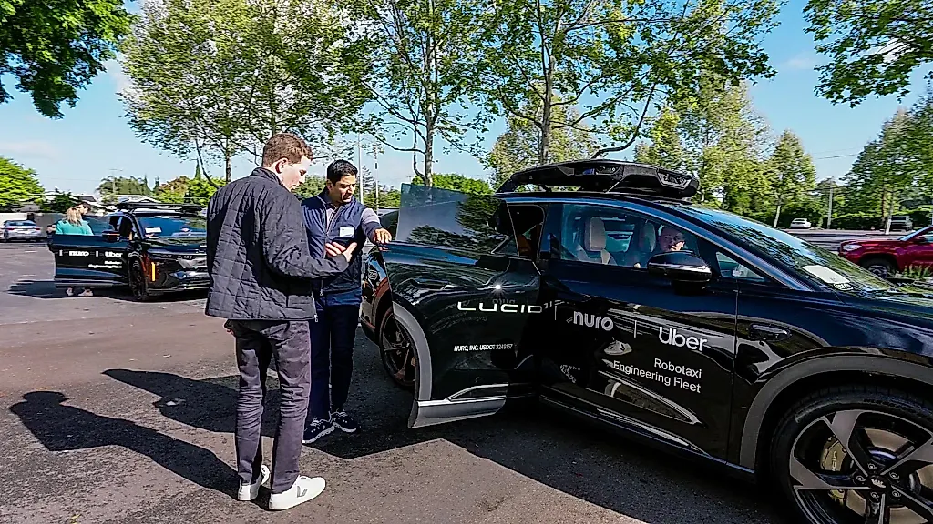 Lucid расширяет сделку с Uber и меняет руководство
