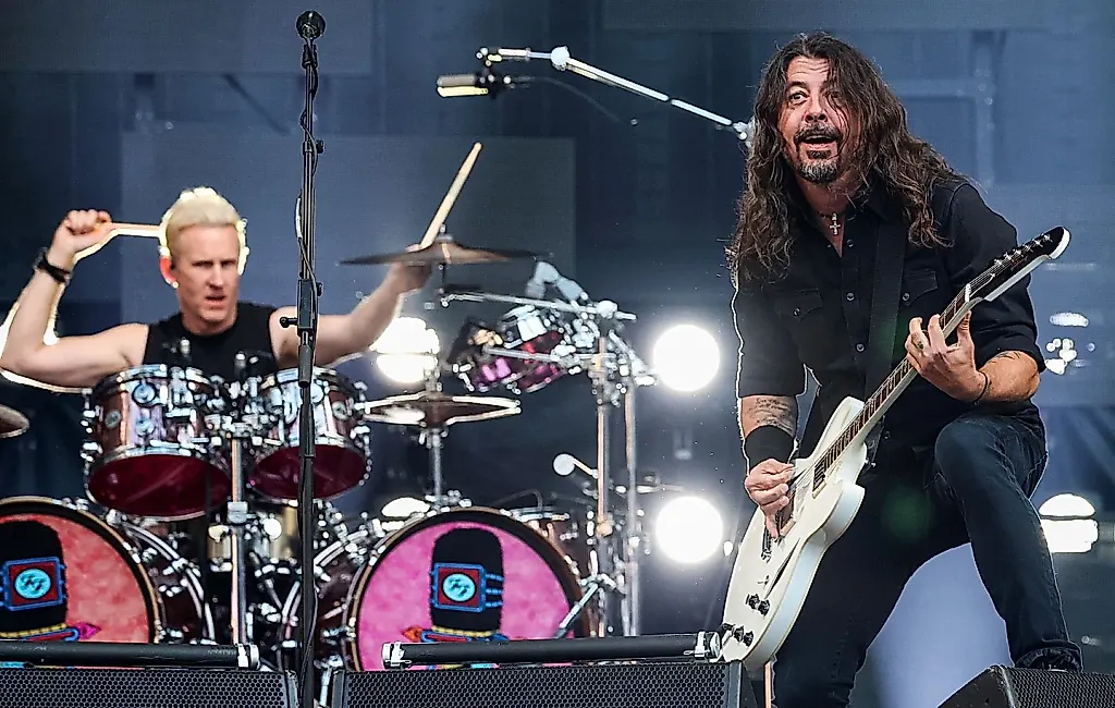 Почему Grohl сменил барабанщика