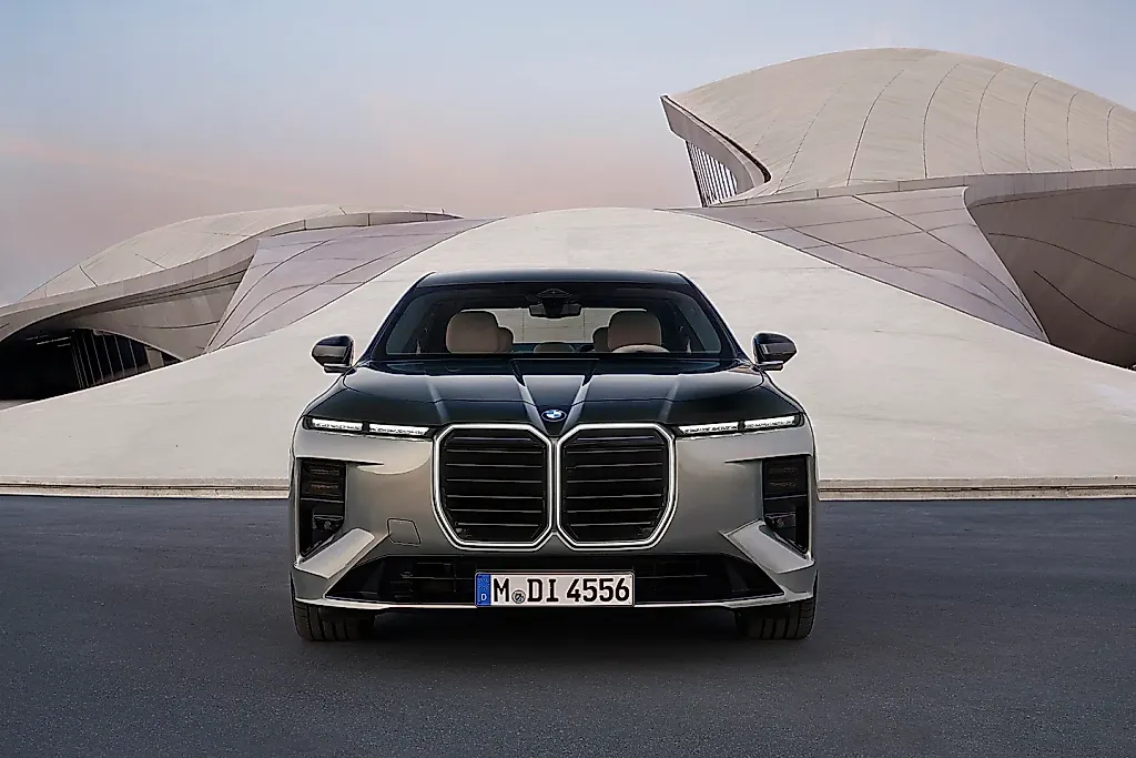 BMW обновляет флагман 7 Series