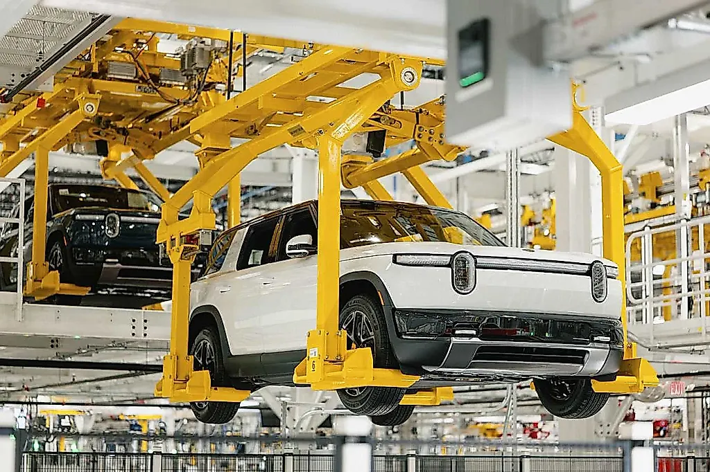 Rivian запускает R2