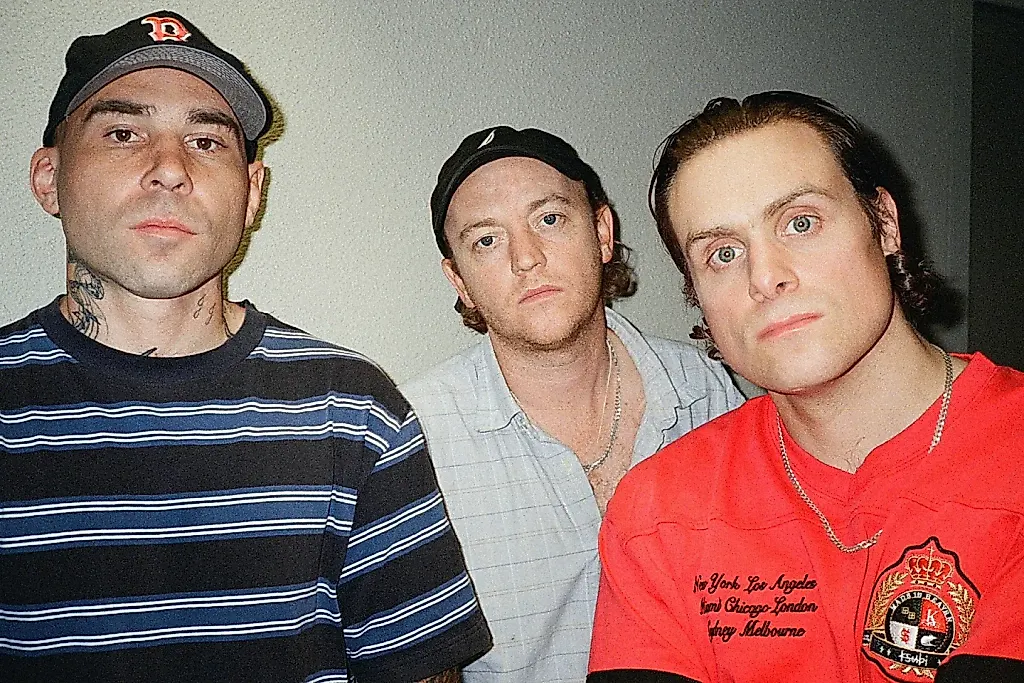 DMA'S подписали контракт с мейджором