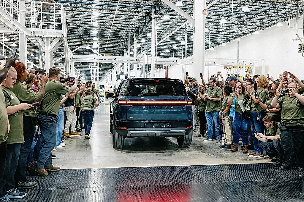 Rivian рвет копыта: старт R2 и тонны убытков