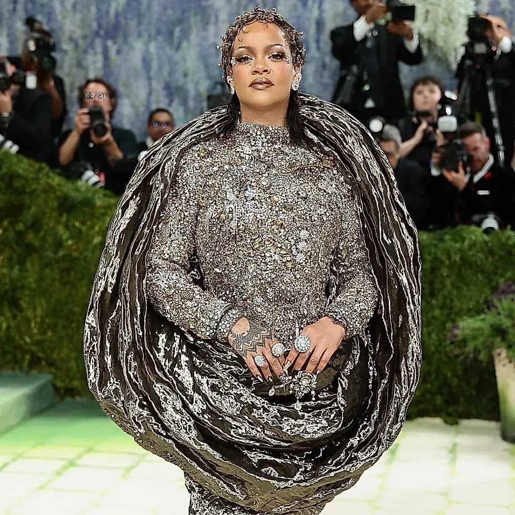 Платье Рианны на Met Gala 2026: искусство или наваждение?