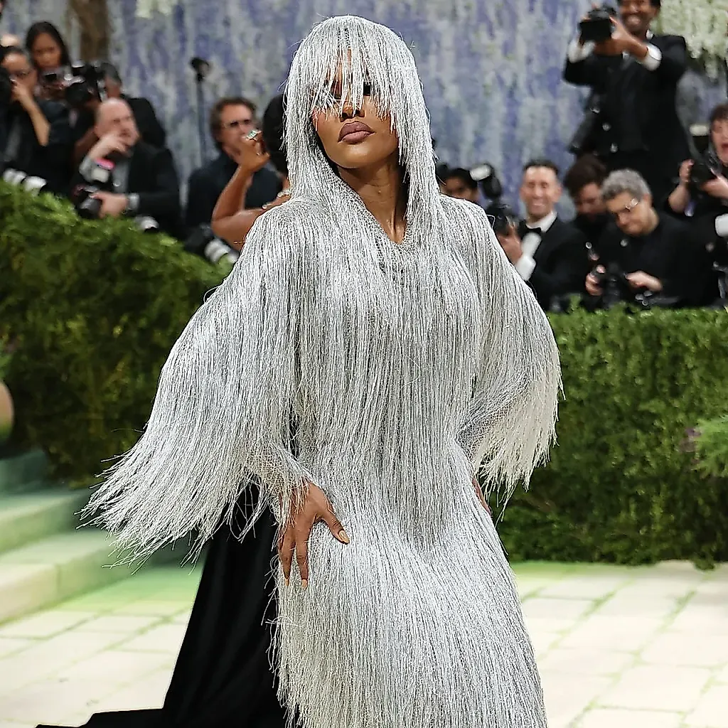 Теяна Тейлор шокирует Met Gala в загадочном платье Tom Ford