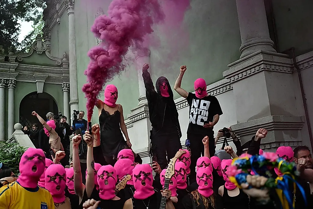 Венецианская биеннале погрязла в протестах