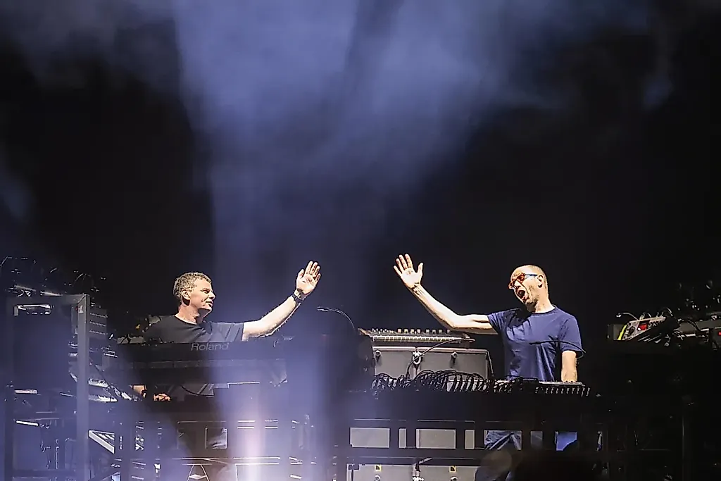 The Chemical Brothers — саундтрек успеха: стримы «Go» взорвались после фильма «Apex» на Netflix