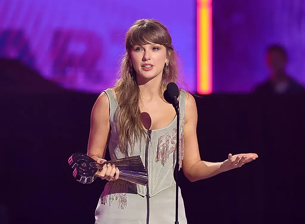Taylor Swift судится из-за бренда «The Life of a Showgirl»: «Абсурд и бред»